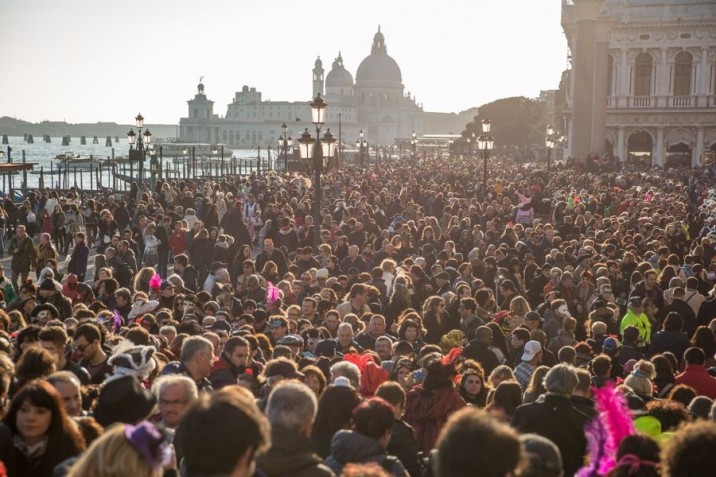 Velencében nyáron lépni sem lehet a turistáktól