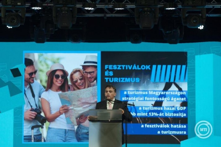  Latorcai Csaba, a Közigazgatási és Területfejlesztési Minisztérium (KTM) parlamenti államtitkára 